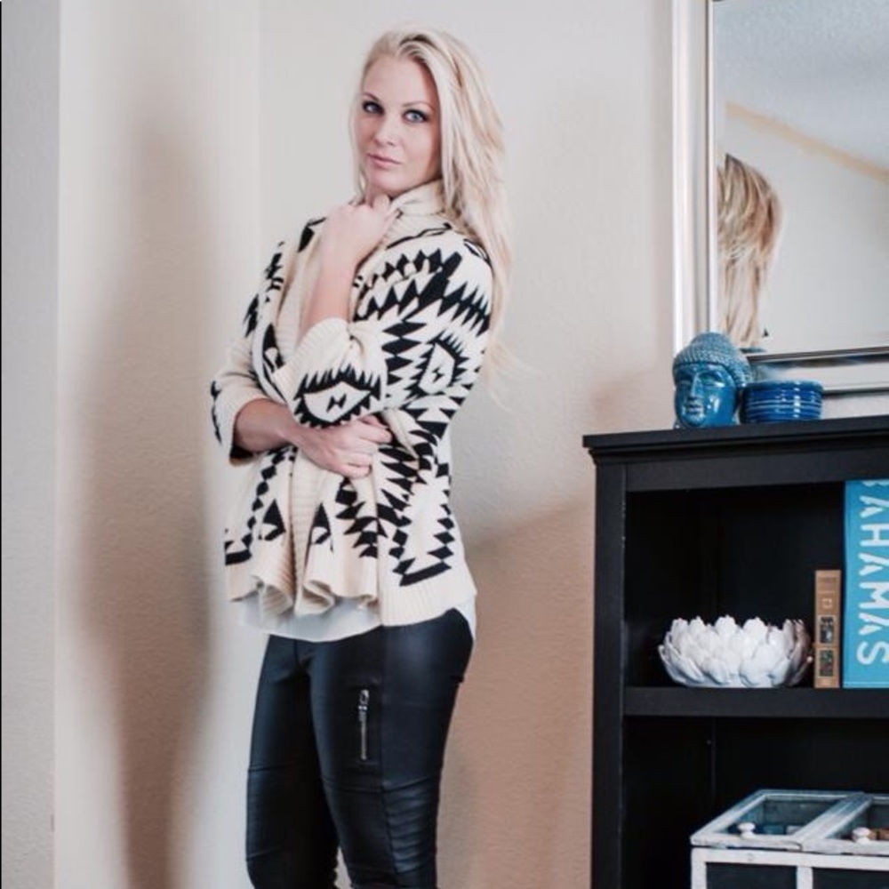 Super 🔥 Aztec Print Sweater